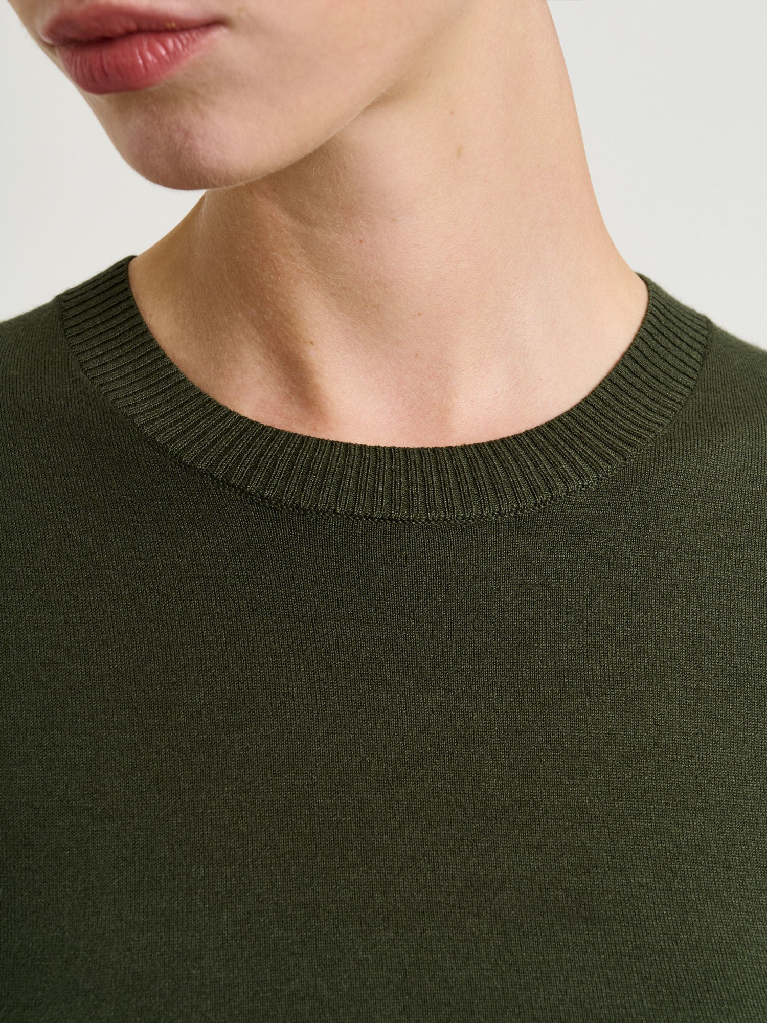 DEEP GREEN ELBOW SLEEVE ROUND NECK KNIT - Image 3