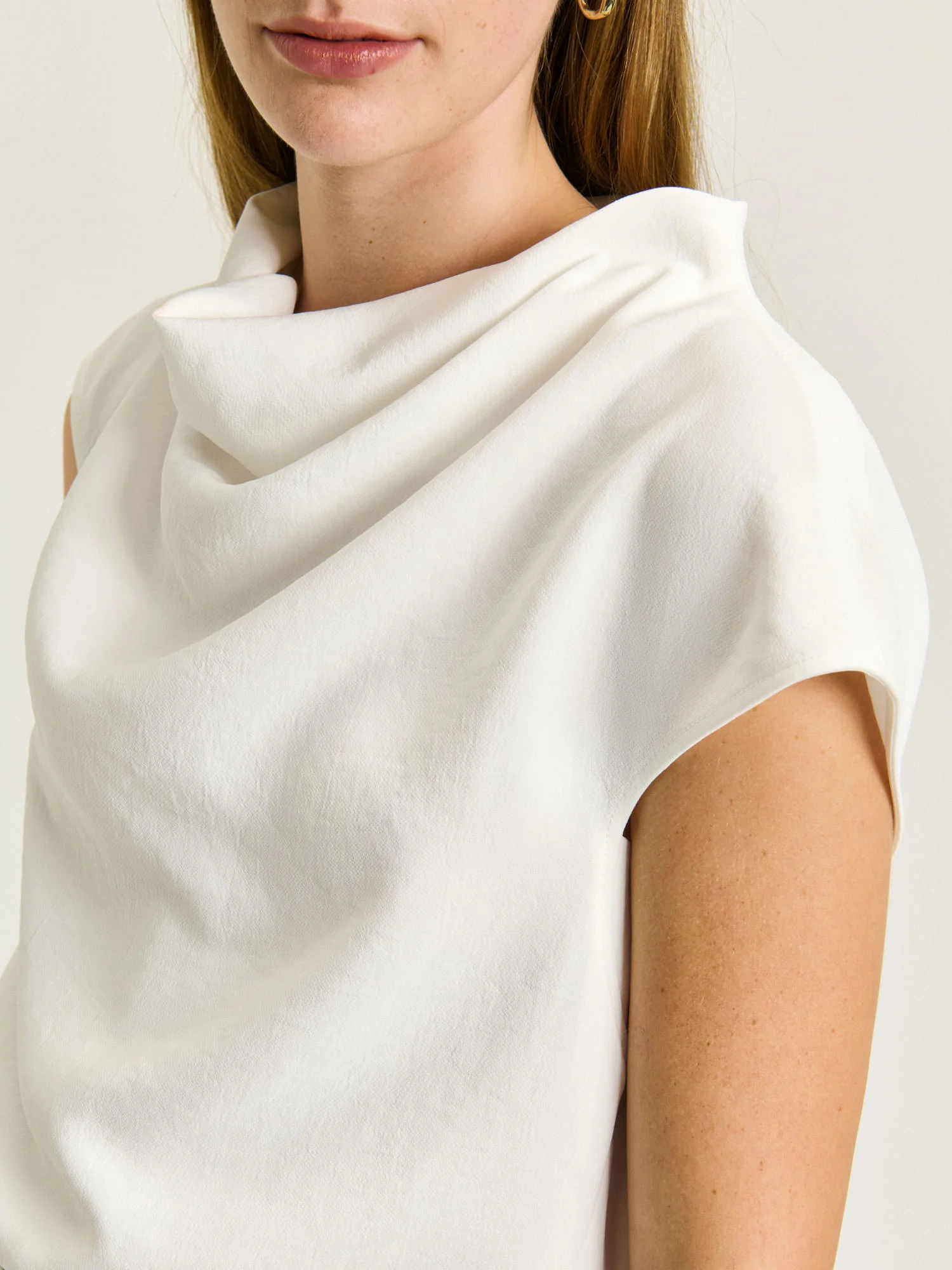 DRAPEY CREPE COWL NECK TOP - Image 4