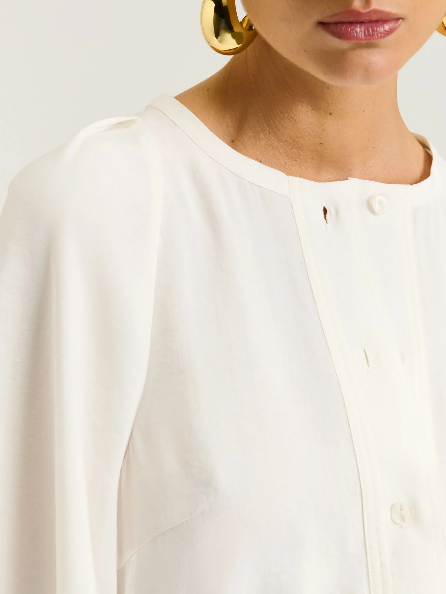 DRAPEY MODAL BLEND LANTERN SLEEVE SHIRT - Image 3