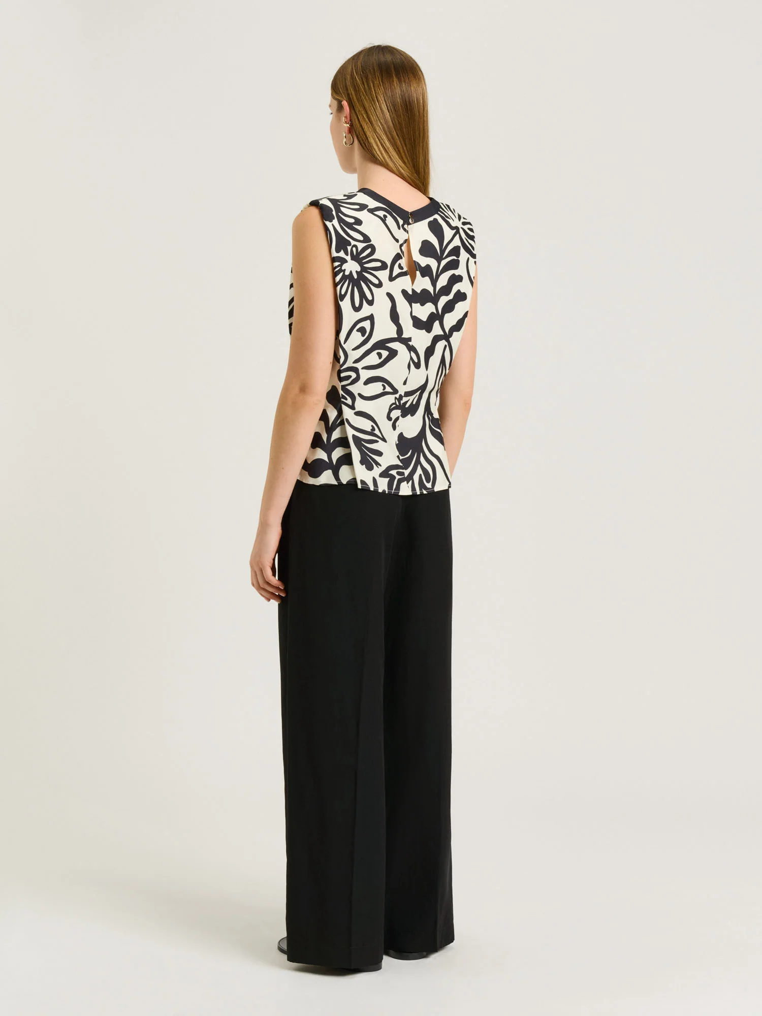 EBONY FILIGREE BORDER SLEEVELESS TOP - Image 5