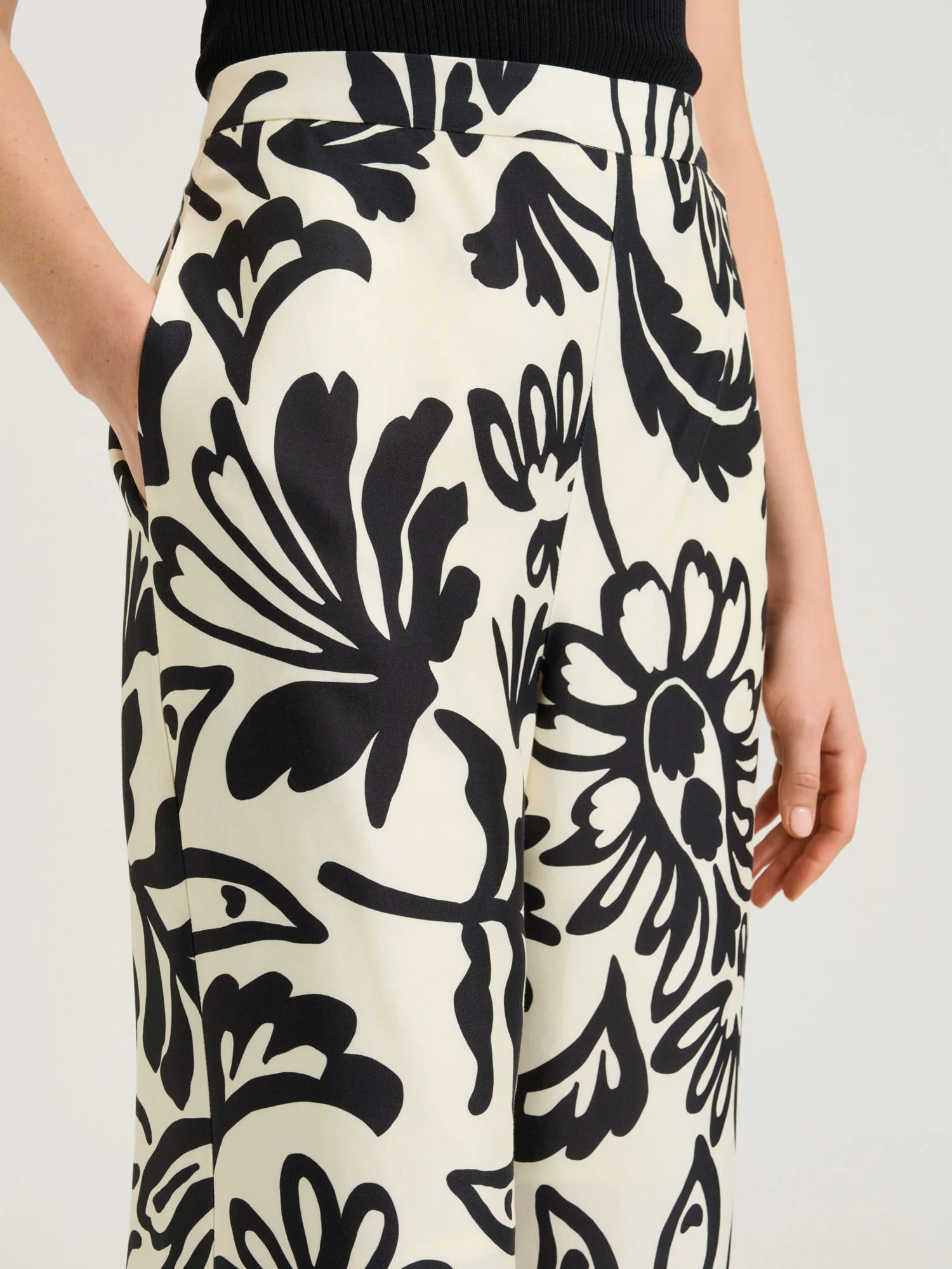 EBONY FILIGREE BORDER WIDE LEG PANT - Image 4