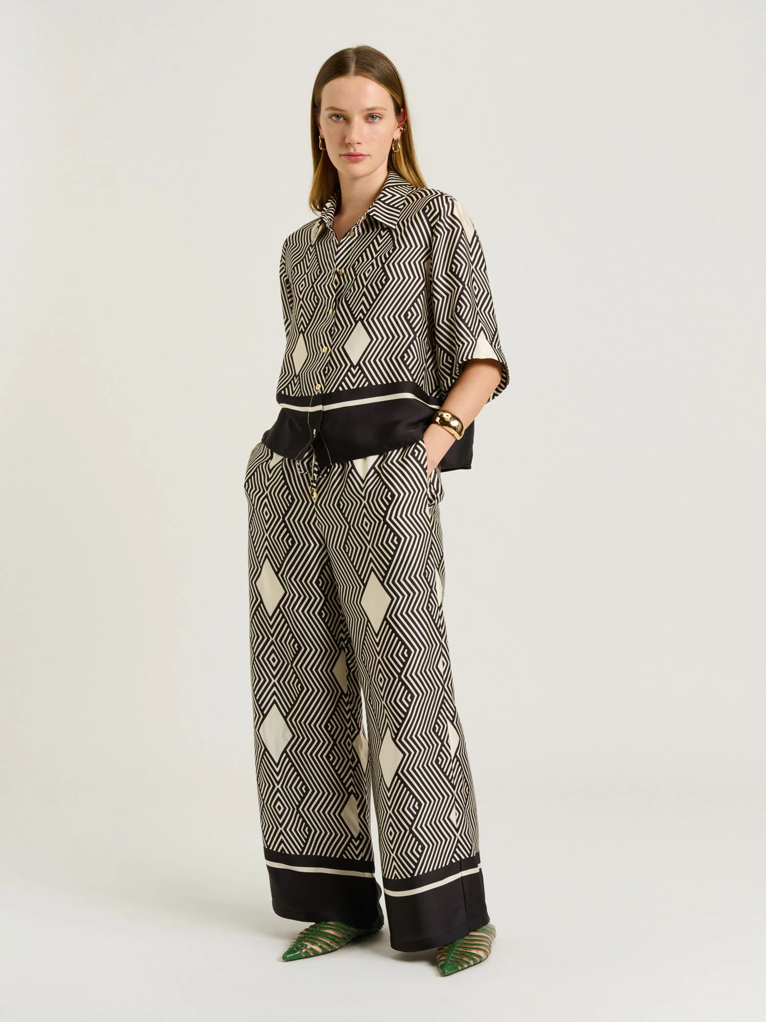 GEO TILE BORDER SHIRT - Image 2