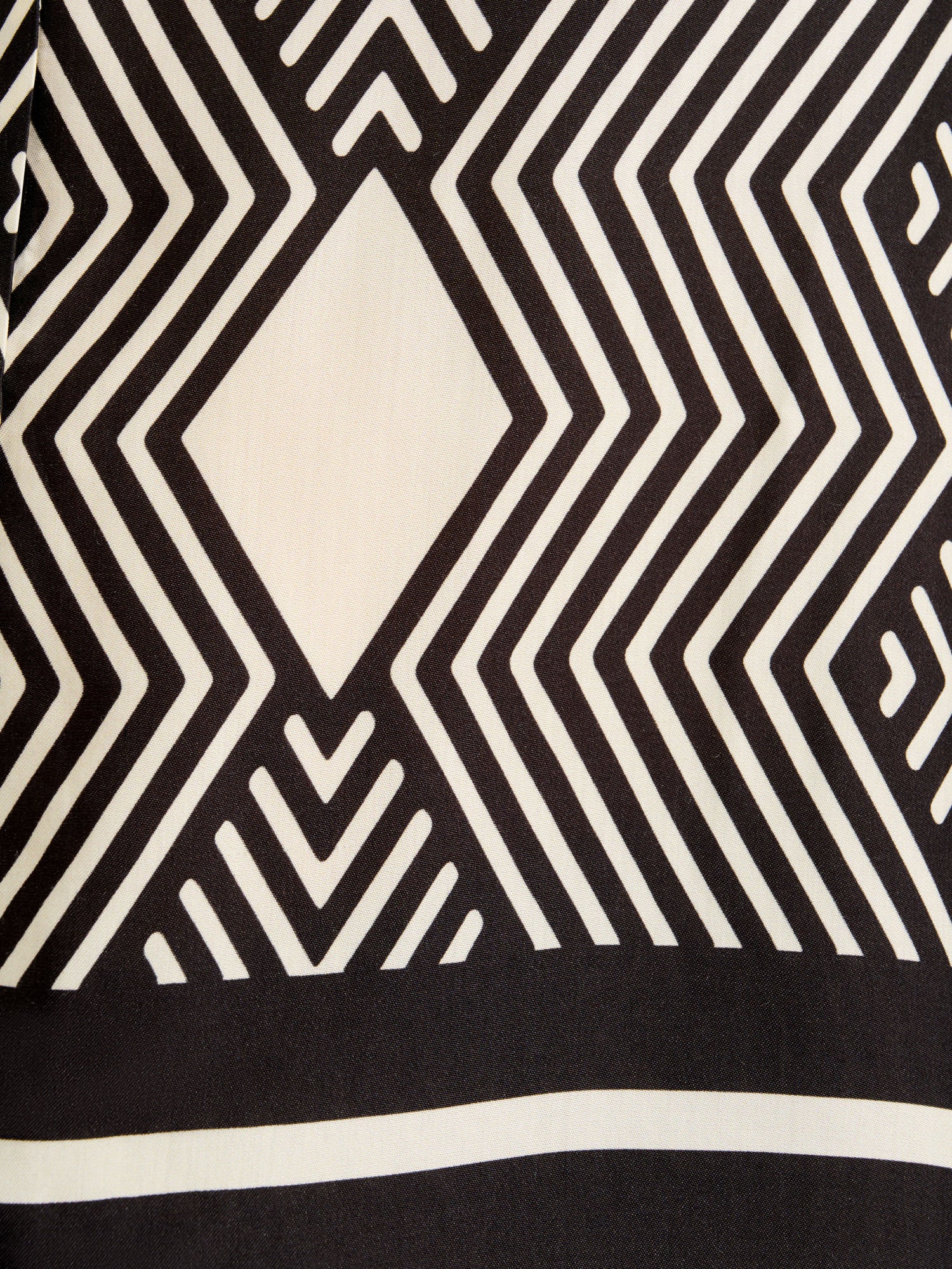 GEO TILE BORDER SHIRT - Image 4