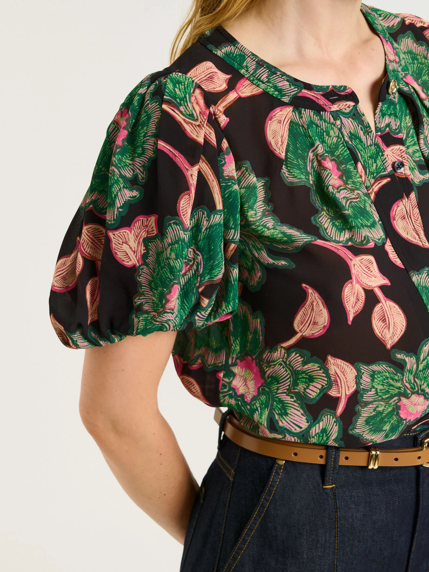 NOIR BATIK BLOOM GEORGETTE GATHERED SLEEVE BLOUSE - Image 4