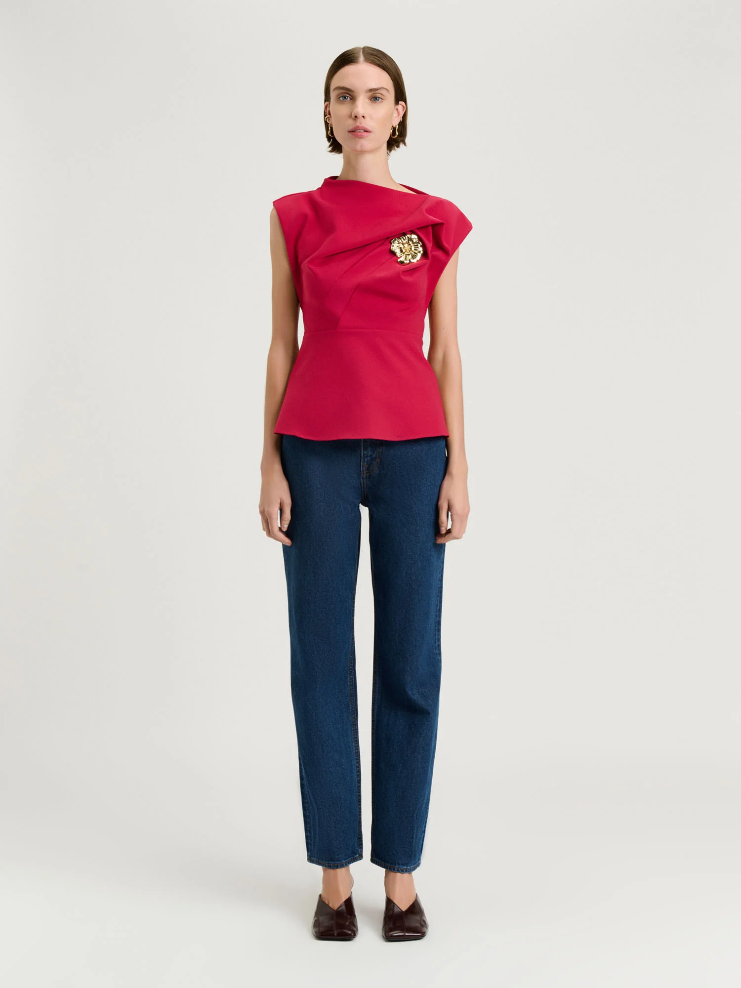 STRETCH CREPE FLOWER BROOCH TOP - Image 7