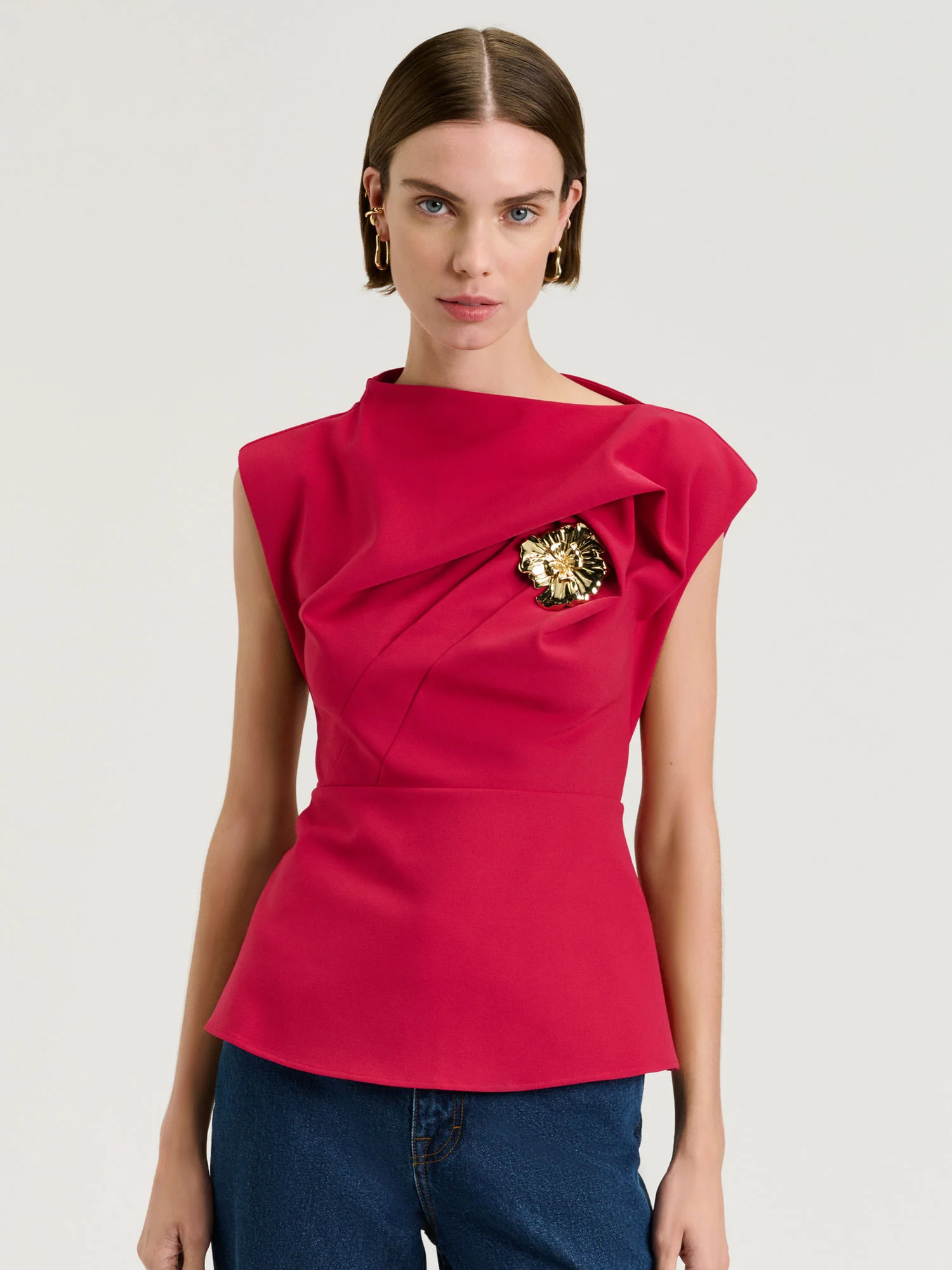 STRETCH CREPE FLOWER BROOCH TOP - Image 8