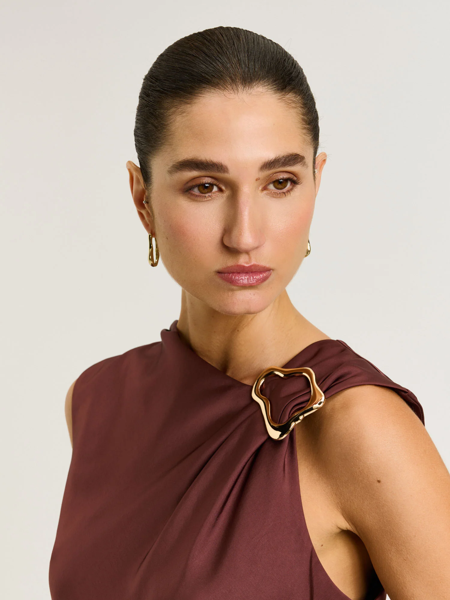 WASHER SATIN GATHERED SHOULDER TOP - Image 3
